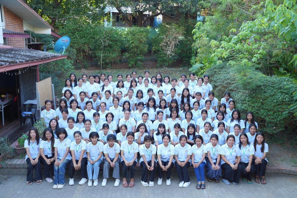 大樹日本語学校（ミャンマー）の全寮制の学生たち